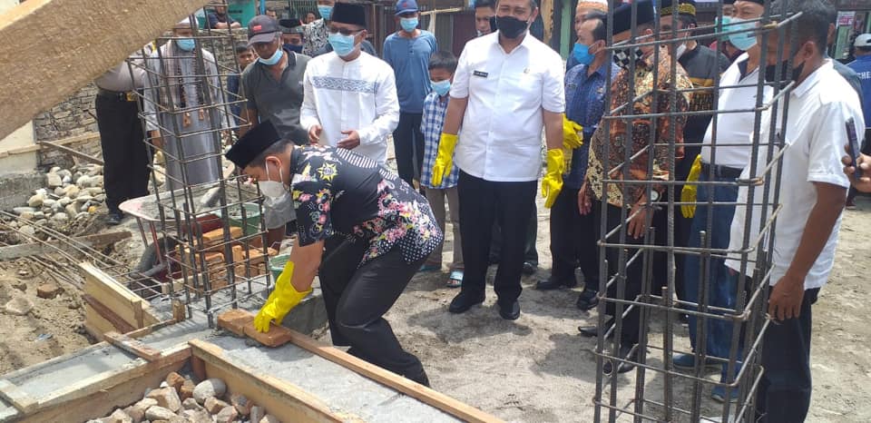 PELETAKKAN BATU PERTAMA OLEH BAPAK CAMAT MEDAN TEMBUNG